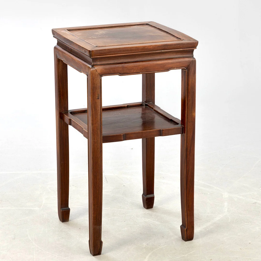 Chinesischer Blumentisch, 20. Jh. — Wood — Stockholms Auktionsverk Hamburg