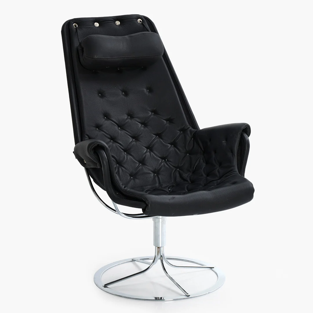 BRUNO MATHSSON (SVERIGE, 1907–1988). Fåtölj "Jetson", Dux, läder. etikettmärkt. — Armchairs & Chairs — Crafoord Auktioner Stockholm