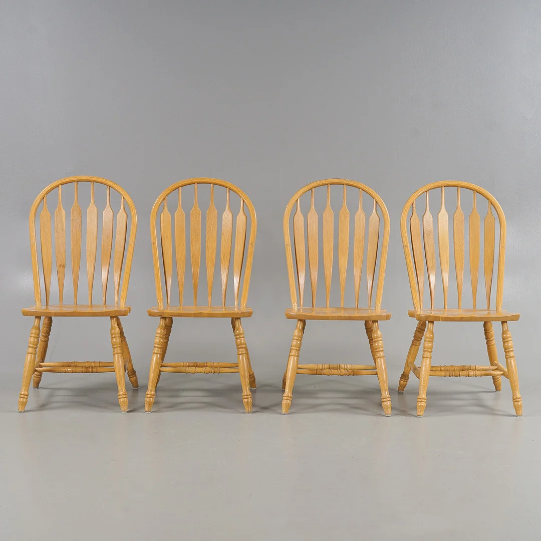 STOLAR 4 stycken, Windsormodell, Ek, 1900-talets andra hälft. — Armchairs & Chairs — Karlstad Hammarö Auktionsverk