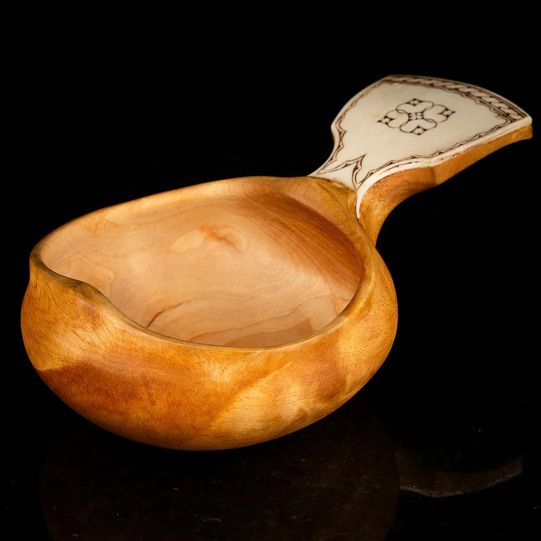 LARS OLOF PARFA. Kåsa, Sameslöjd, Signerad 1900-tal. — Sami Arts & Crafts — Norrlands Auktionsverk