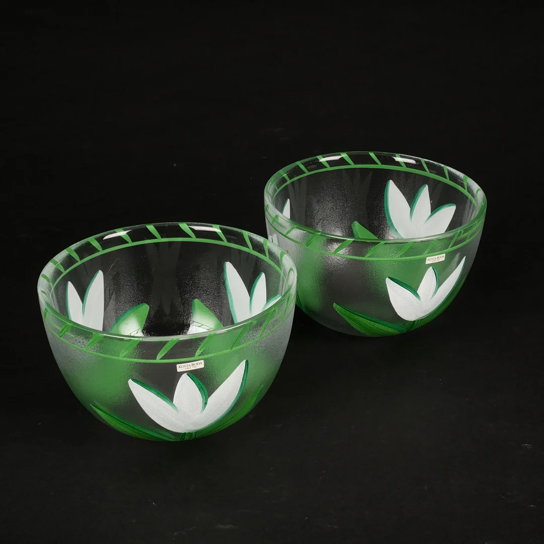 ULRICA HYDMAN-VALLIEN. Skålar, 2 st, "Tulipa", Kosta Boda. — Art glass — Auktionsfirma Kenneth Svensson i Kalmar