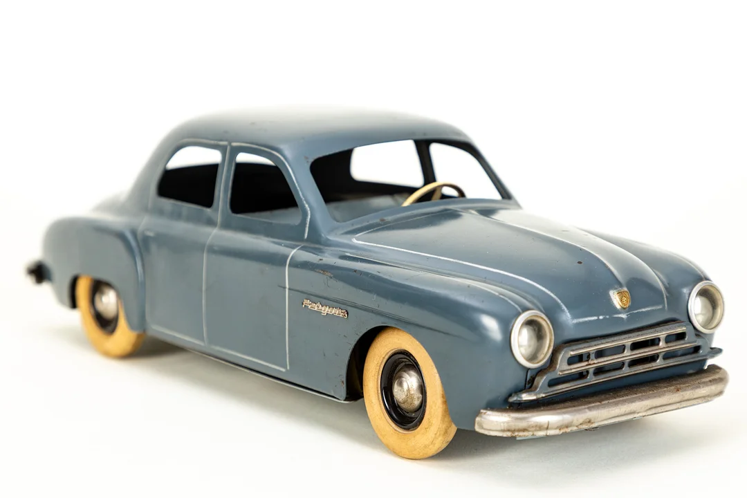 CIJ, Blechauto Renault Frégate, 1950er Jahre. — Toys — Stockholms Auktionsverk Hamburg