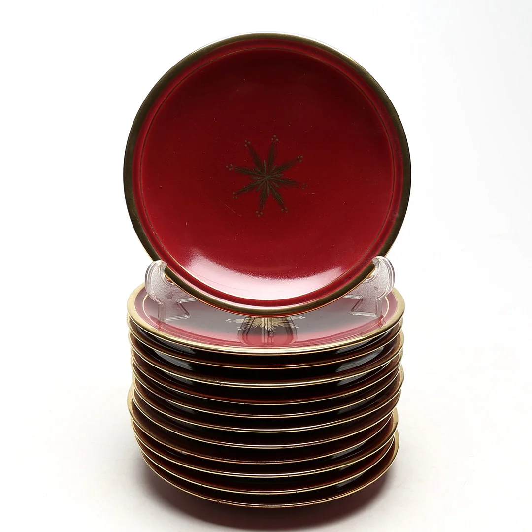 ARTHUR PERCY. ASSIETTER, 12 st, keramik, Gefle "Rubin". — Tableware — Kalmar Auktionsverk