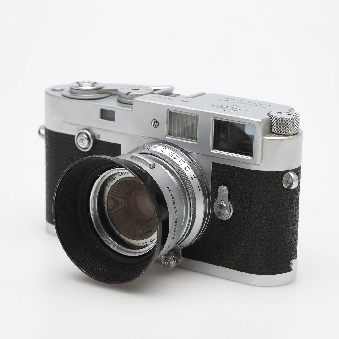 KAMERA, Leica, M2-945 742, Ernst Leitz Wetzlar, Tyskland. — Cameras & accessories — Borås Auktionshall