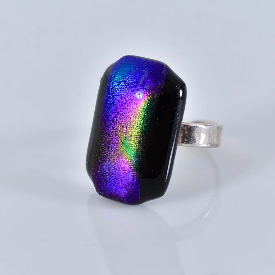 RING, modernistisk, akryl och sterlingsilver. — Rings — Halmstads Auktionskammare