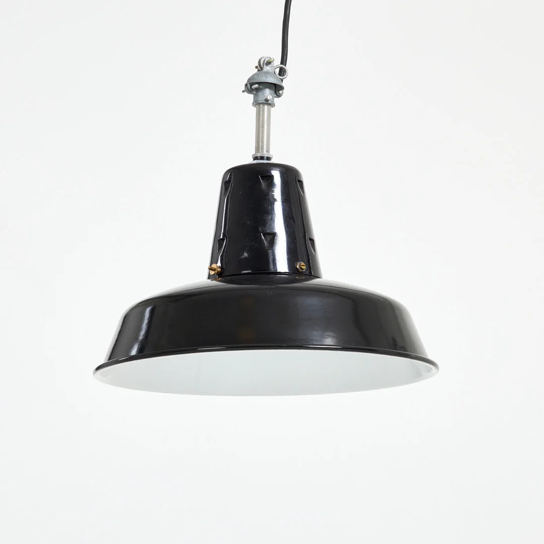 TAKLAMPA, Reflecto-Lux, industrilampa, svartlackerad, 1900-tal. — Ceiling lights — Stockholms Auktionsverk Sickla