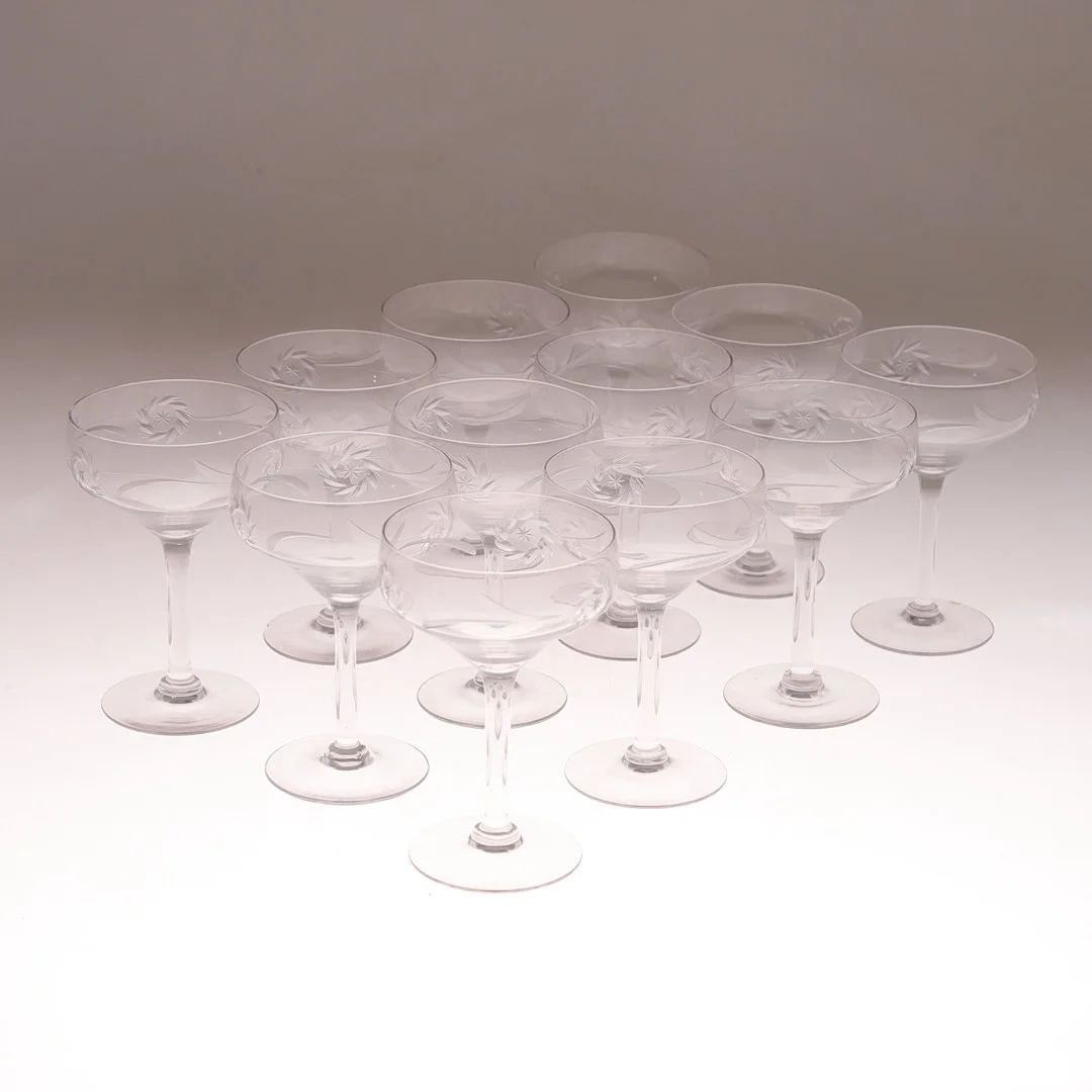 CHAMPAGNEGLAS, 12 st, slipad dekor, 1900-talets första hälft. — Utility glass — Gomér & Andersson Norrköping