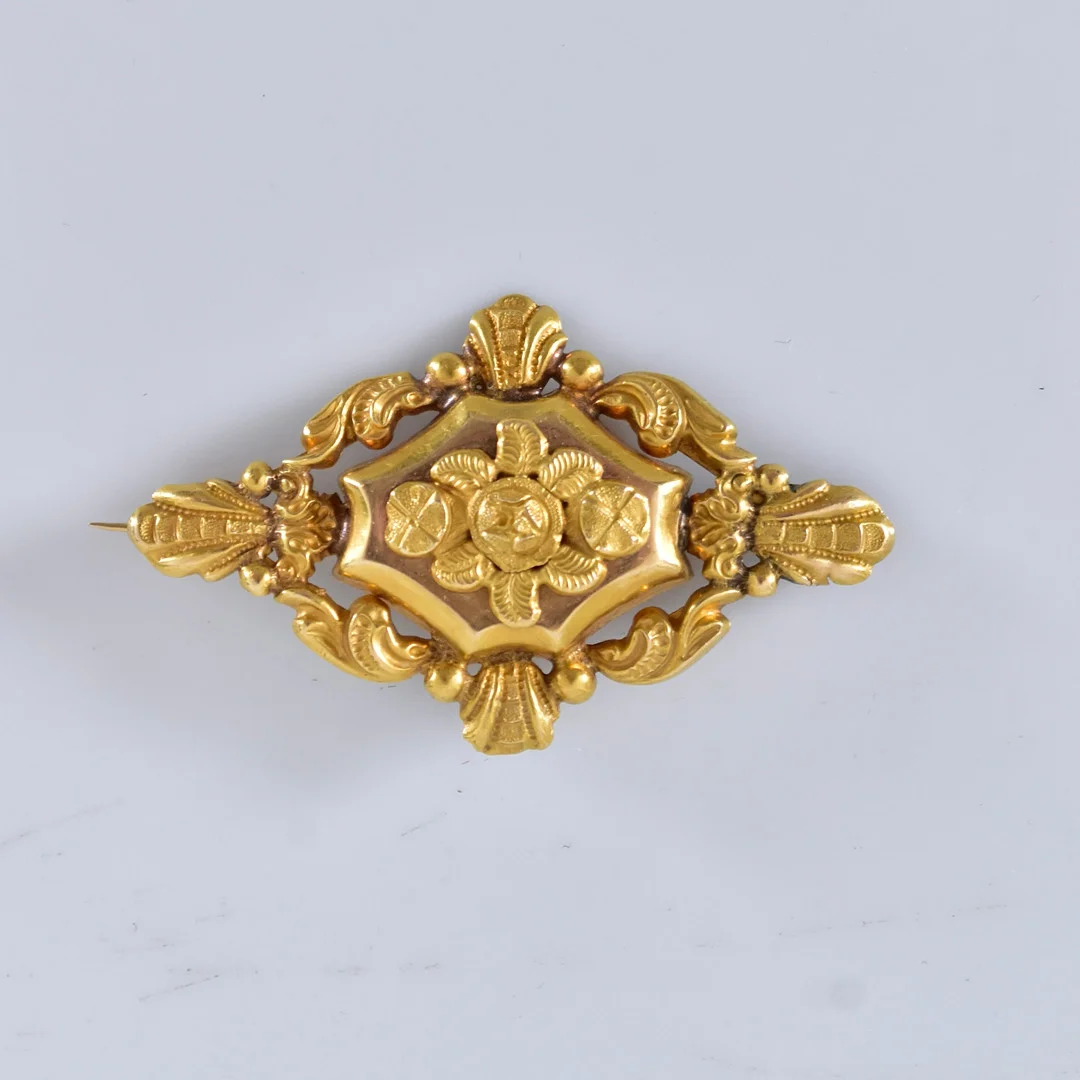 brosch, 18 karat rödguld, Carl Fredrik Hultbom Stockholm 1844. — Brooches & Pendants — Halmstads Auktionskammare
