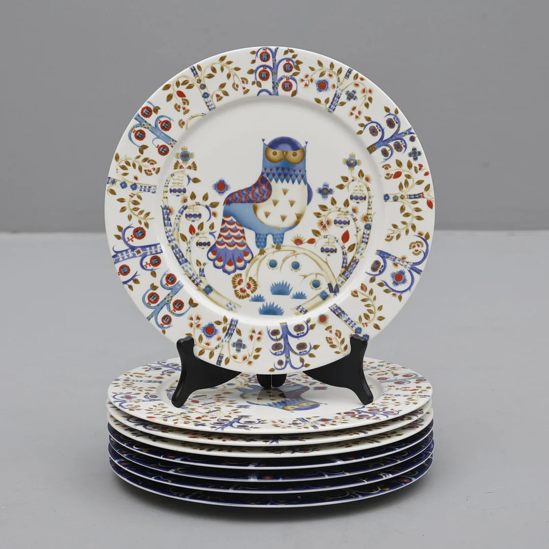 HEIKKI ORVOLA. Tallrikar, 8 st "Taika", porslin, Iittala, Finland. — European — Södermanlands Auktionsverk