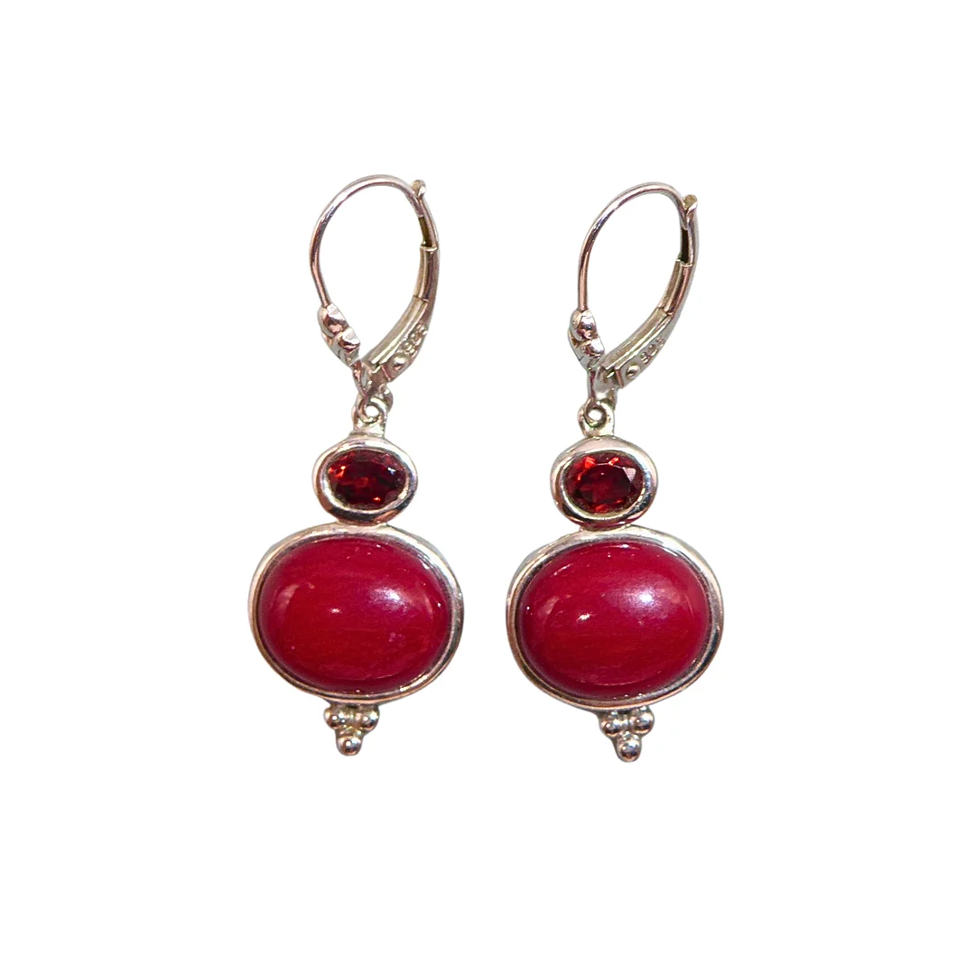 PAAR OHRHÄNGER AUS 925ER SILBER MIT ROTEN SCHMUCKSTEINEN UND EA-PUNZE. — Earrings — Auktionshaus Stuber's Hammerschlag