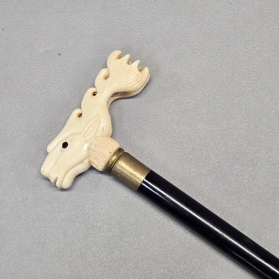 CARVED BONE HANDLE WALKING STICK. — Miscellaneous — Chalkwell Auctions