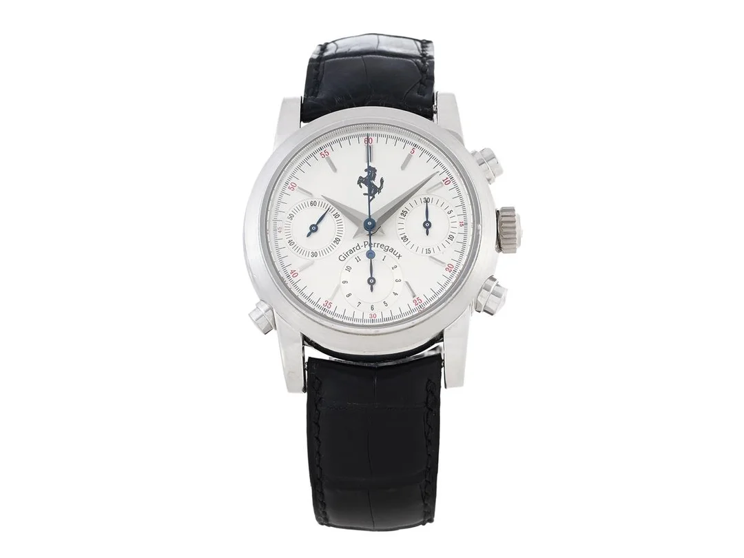 GIRARD-PERREGAUX, Ferrari, Cal 8290, Serie nr. 85, Ref nr. 9015, kronograf (Rattrapante), herrur, 38 mm, platina, automatisk, safirglas, läderband, viklås i 18K vitguld, ca 1995. Limiterad men ej numrerad. — Klockor/Girard-Perregaux — Kaplans