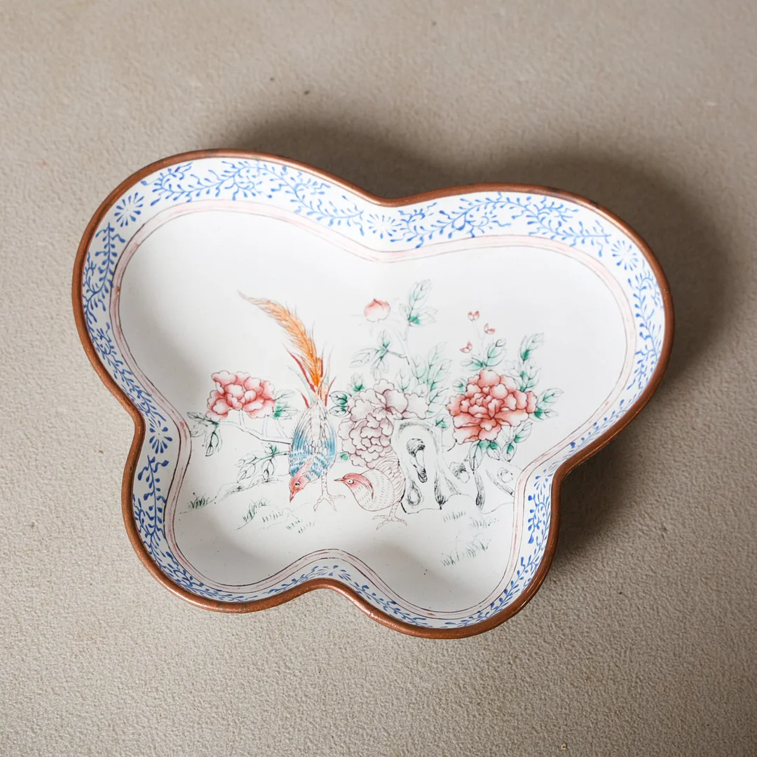 A JAPANESE ENAMEL DISH, 20TH CENTURY. — Cloisonné — Bishop & Miller