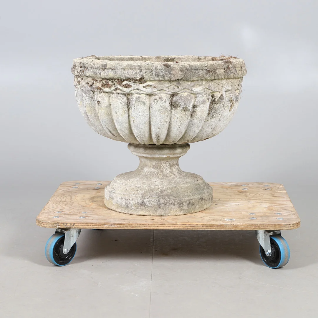 A LARGE RECONSTITUTED STONE BOWL URN PLANTER. — Garden Sculptures & Urns — Lawrences Auctioneers