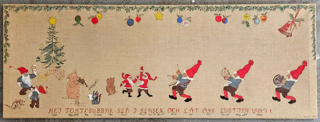 OIDENTIFIERAD KONSTNÄR. "Hej tomtegubbar slår i glasen...". Olja på duk, signerad Ruth H. och daterad 1959. — Paintings — Auktionshuset Thörner & Ek