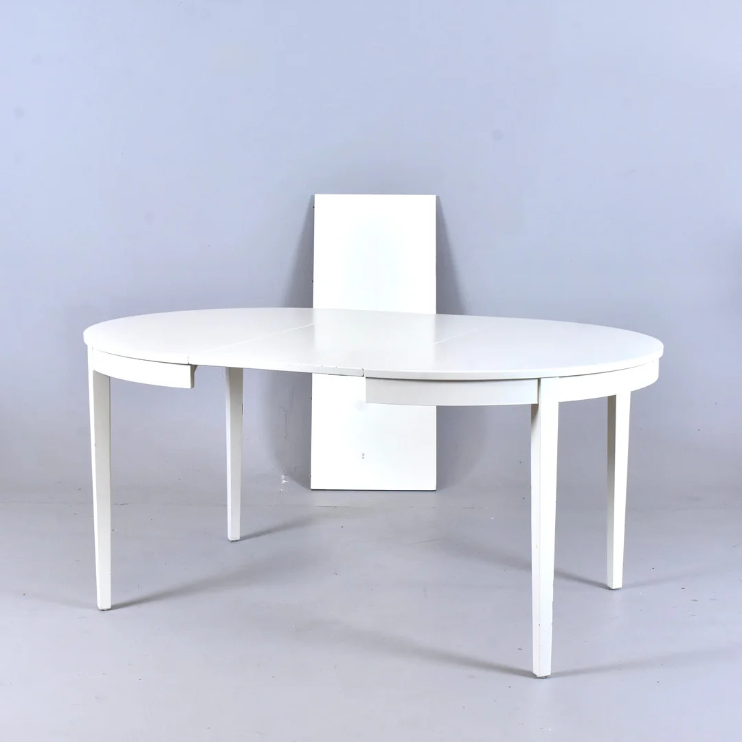 MATBORD, vitmålat, 1900/2000-tal. — Tables — Halmstads Auktionskammare