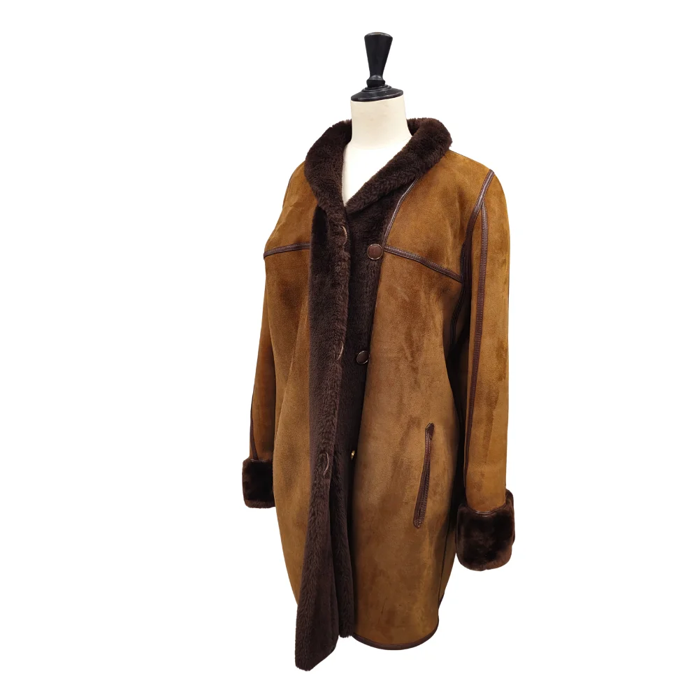 Chaqueton en cordero español reversible anteado. — Vintage & Designer Fashion — Barcelona Auctions