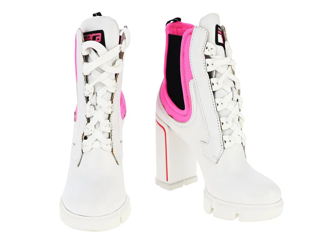 SKOR, PRADA, Boots, vitt läder, rosa, rött, gummi, klack 11 cm, stl 36, kvittokopia från 2018, dustbag. — Kläder/Skor — Kaplans