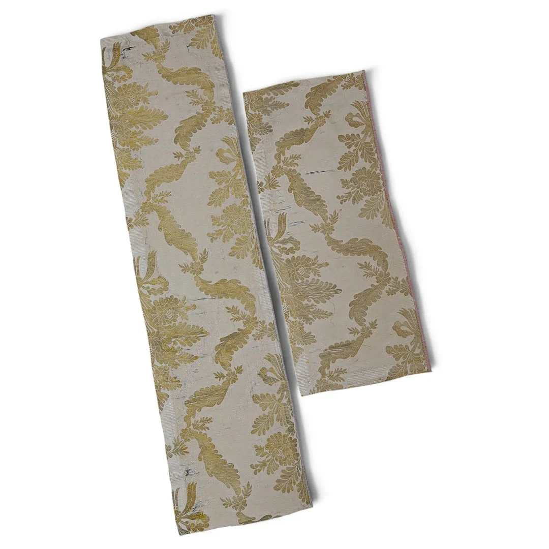 Two fragments in gold-brocaded silk, 18th Century. — Textiles — Balclis