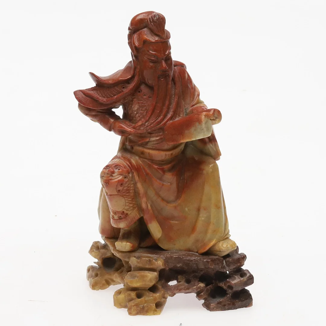 SKULPTUR. Guan Yu, täljsten, Kina, 1800-tal. — Sculptures & Bronzes — Örebro Stadsauktioner