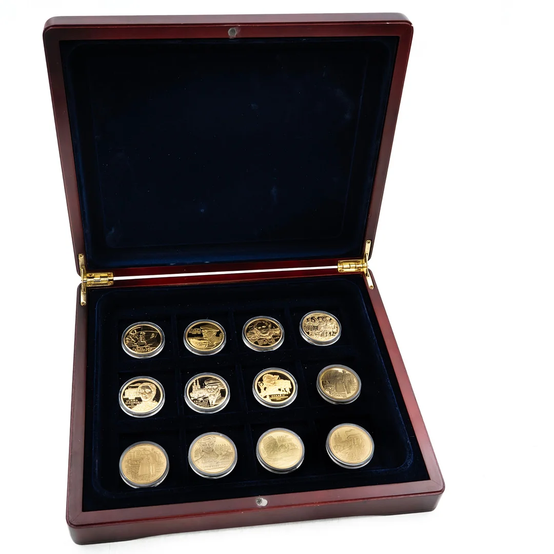 MEDALJER. Förgylld brons, ur serien Kungariket Sverige 12st. — Coins & Banknotes — Norrlands Auktionsverk
