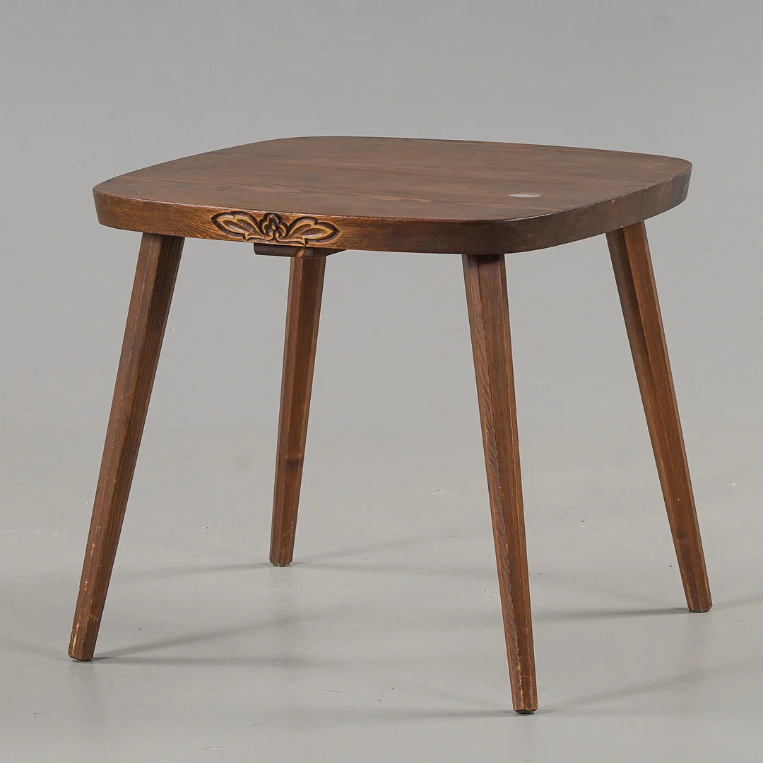 BORD Betsad furu, 1900-talets mitt. — Tables — Karlstad Hammarö Auktionsverk
