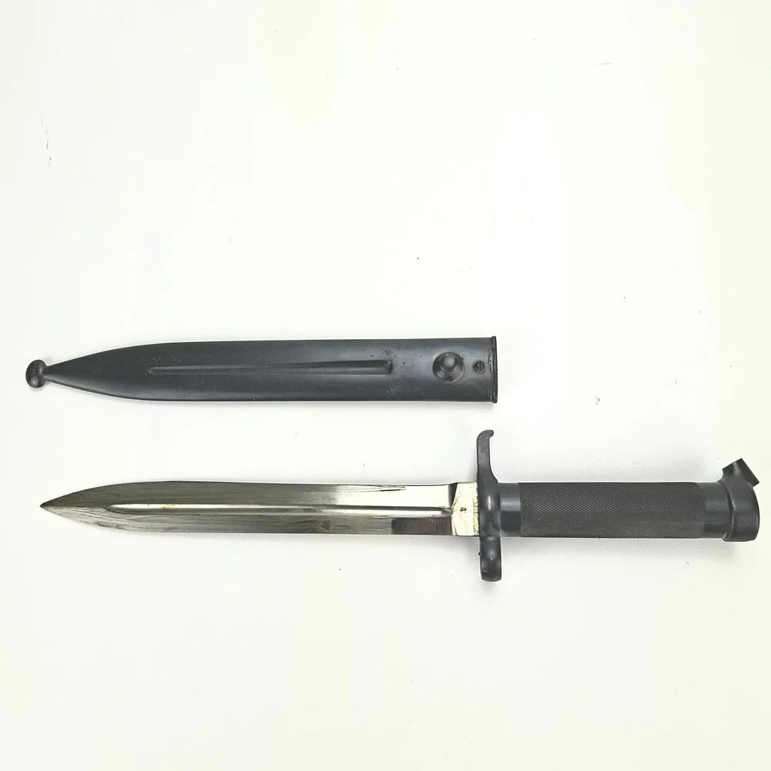 BAJONETT, Eskilstuna jernmanufaktur AB. — Edged weapons — Auktionshuset Thörner & Ek