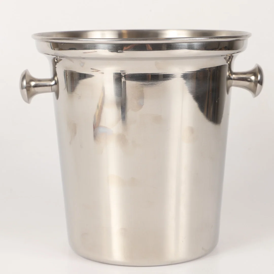 CHAMPAGNEKYLARE, metall med knoppar. — Other metals — Helsingborgs Auktionskammare