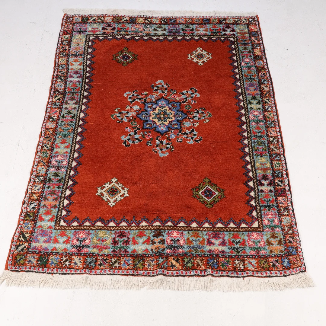 Moroccan rug, wool. 240 x 165 cm — Carpets, rugs and textiles/Modern carpets and rugs — Lauritz