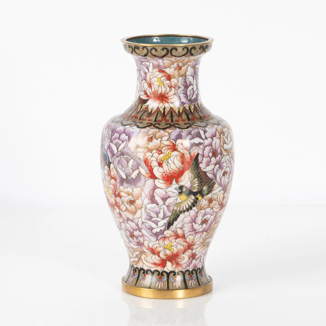 VAS, Cloisonné, Kina, 1900-talets första del. — Cloisonné — Stockholms Auktionsverk Helsingborg