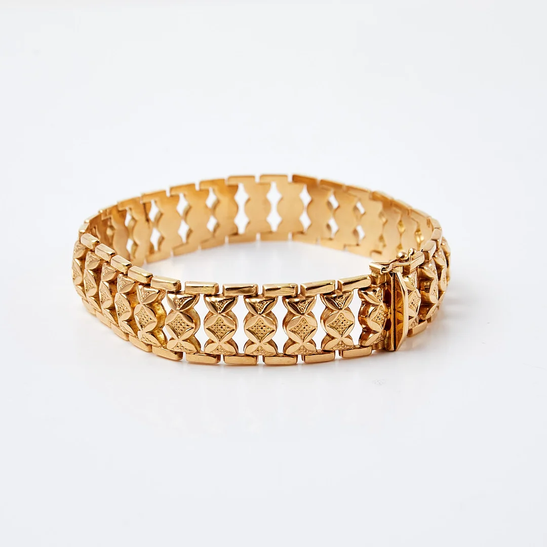 ARMBAND, 18 k guld, fantasilänk med genombruten dekor, Vicenza, Italien. — Bracelets — Stockholms Auktionsverk Sickla