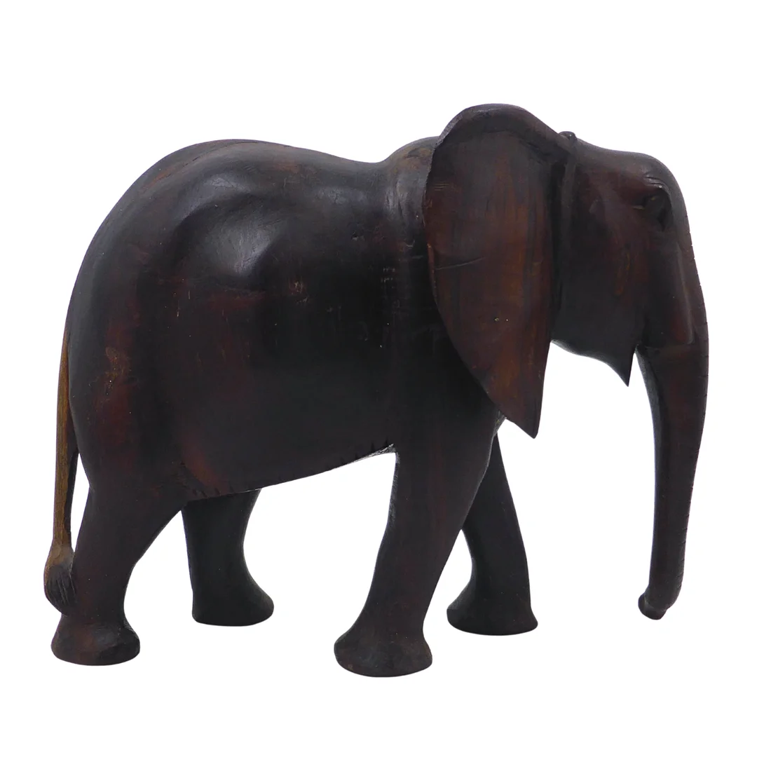 HANDGESCHNITZTE ELEFANTENFIGUR AUS DUNKLEM MASSIVHOLZ. — African tribal art — Auktionshaus Stuber's Hammerschlag