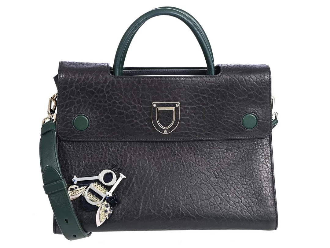 DIOR, VÄSKA, Diorever Two Way, mörkblått, grönt läder, guldfärgade beslag, 29x20x14 cm, care booklet, cert år 2016, axelrem, dustbag. Good Condition. — Accessoarer/Väskor — Kaplans