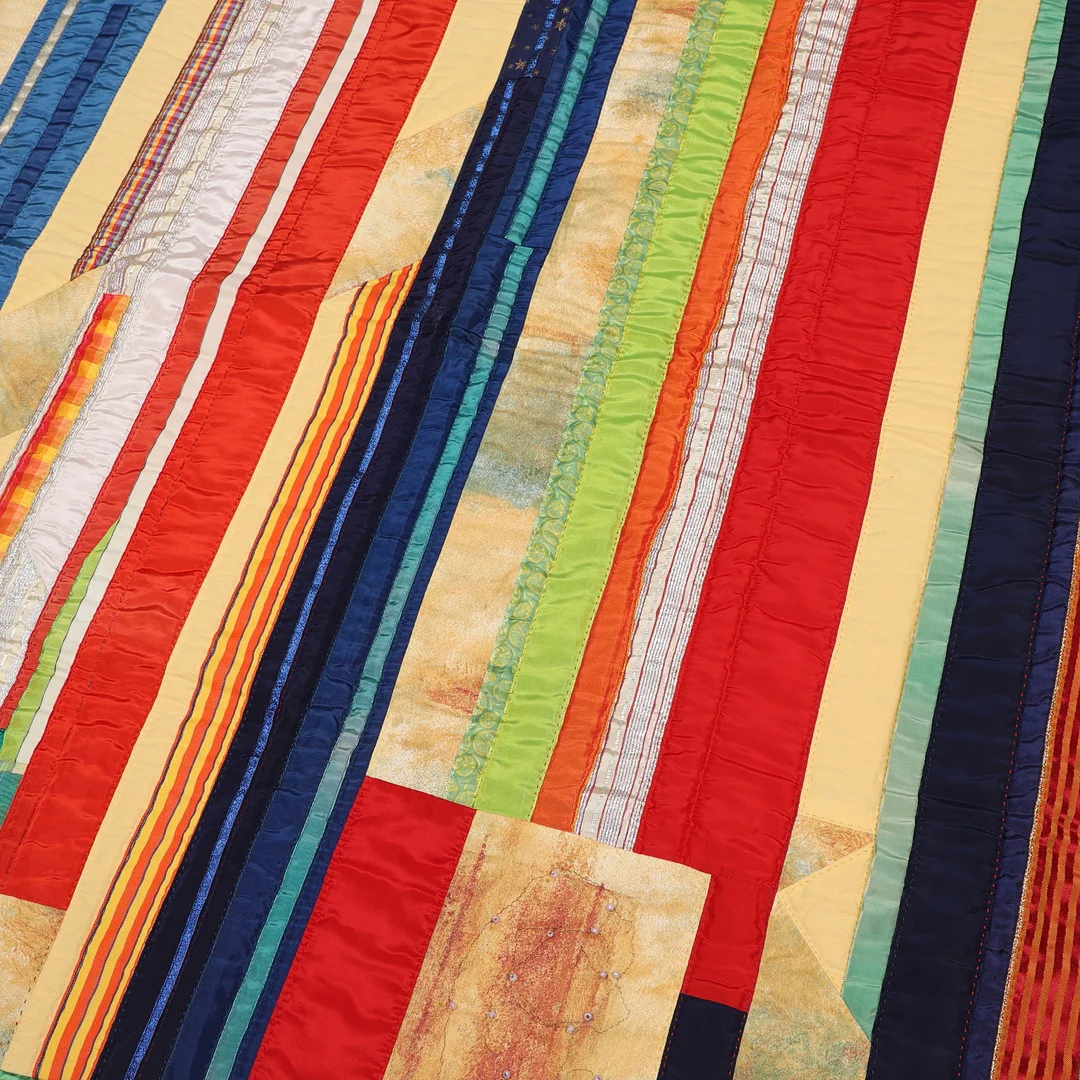GULLVI WICKSTRÖM. Bonad/Textilkonst, "Linjer", pärlor och textil, signerad, Karlshamn, 2004. — Textiles — Ekenbergs Auktioner