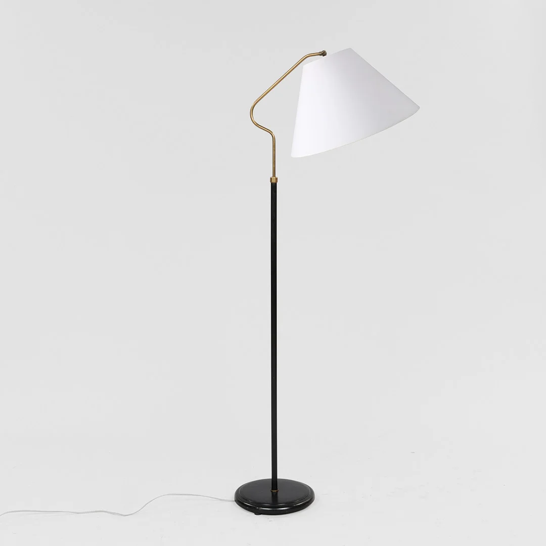 Skulpturel gulvlampe, patineret messing, 1900-tallets 1. halvdel. — Floor lights — Palsgaard Kunstauktioner