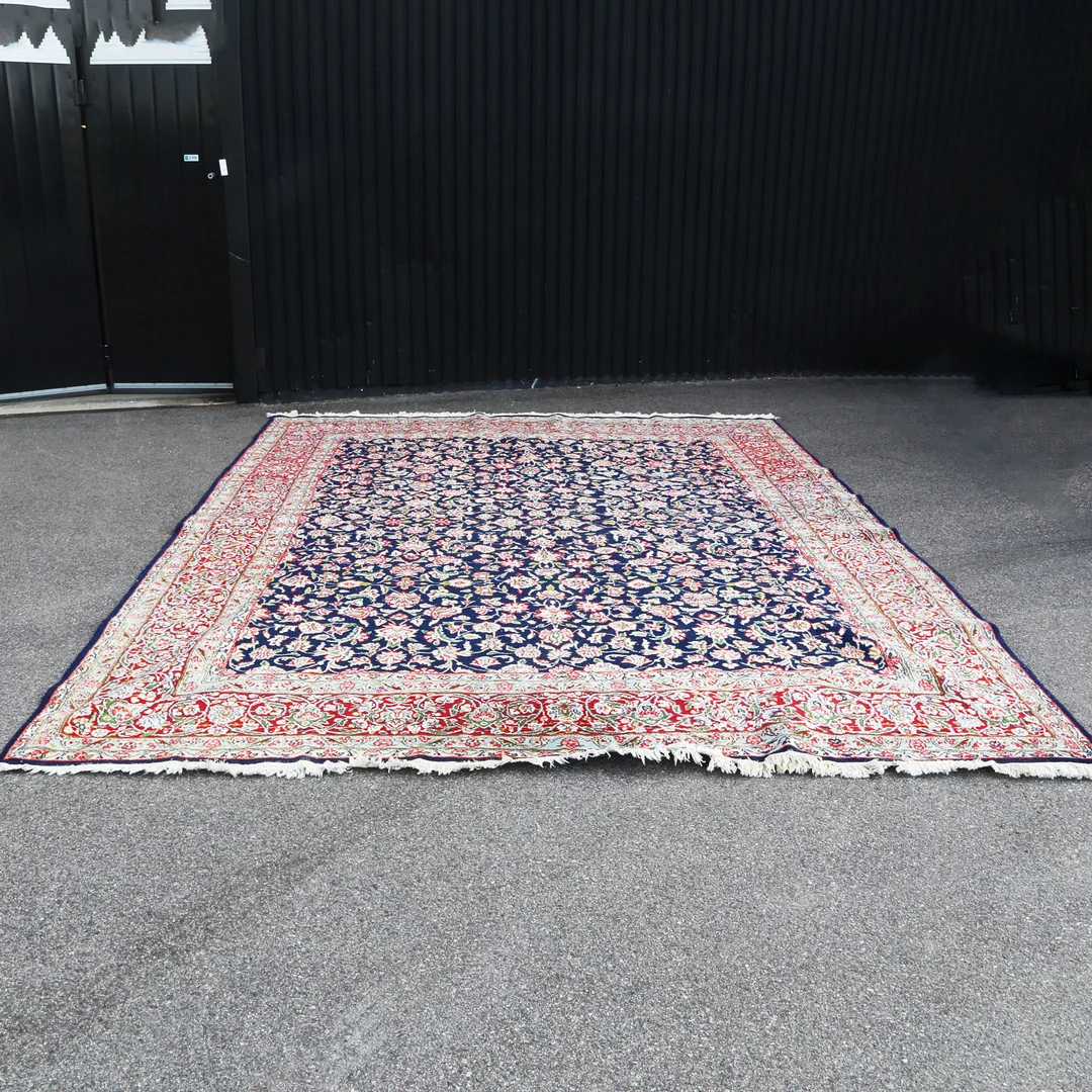 MATTA, Orientalisk, 1900-tal. 300x405. — Carpets — Kalmar Auktionsverk