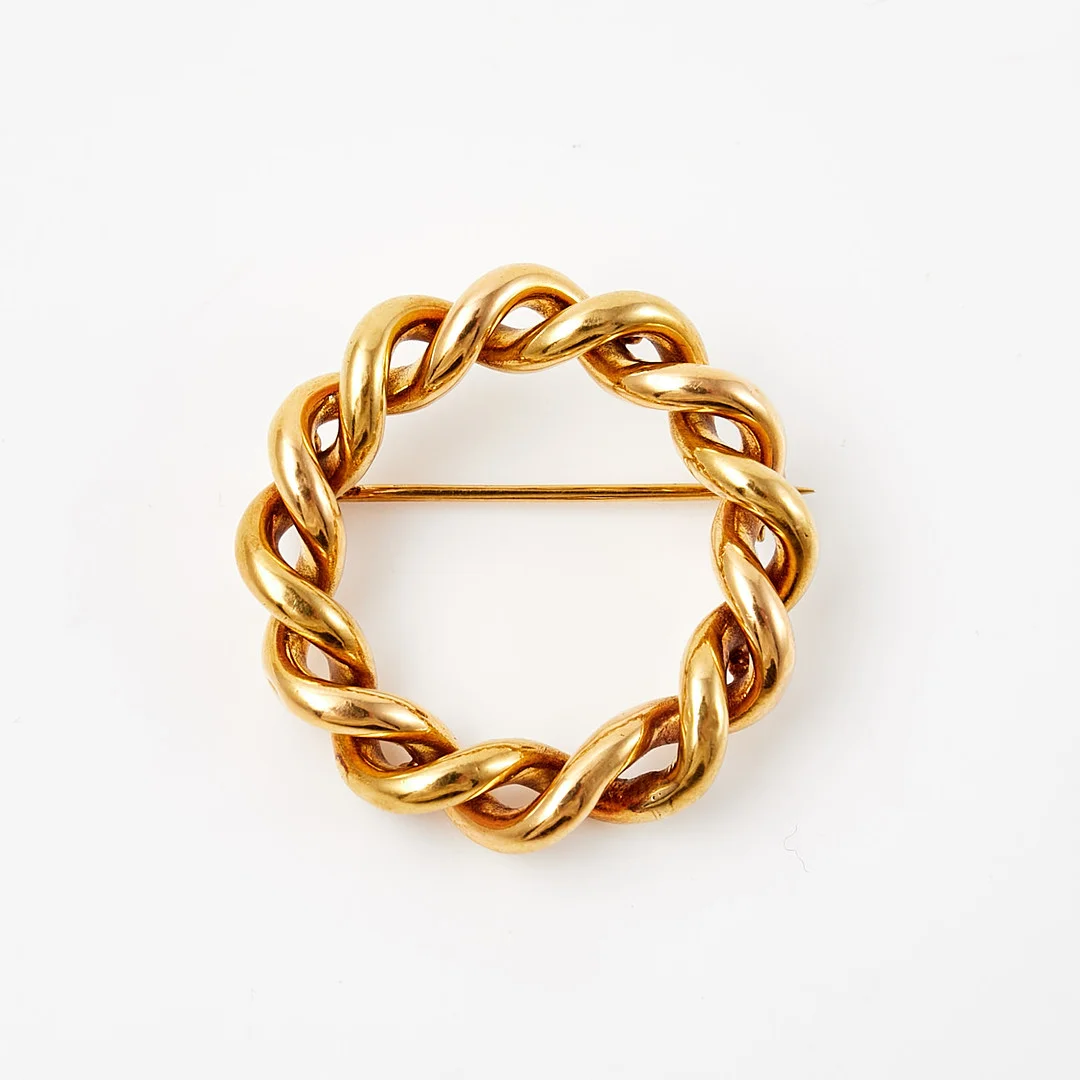 BROSCH, 18 k guld, cirkelformad med genombruten tvinnad dekor, utländska stämplar. — Brooches & Pendants — Stockholms Auktionsverk Sickla