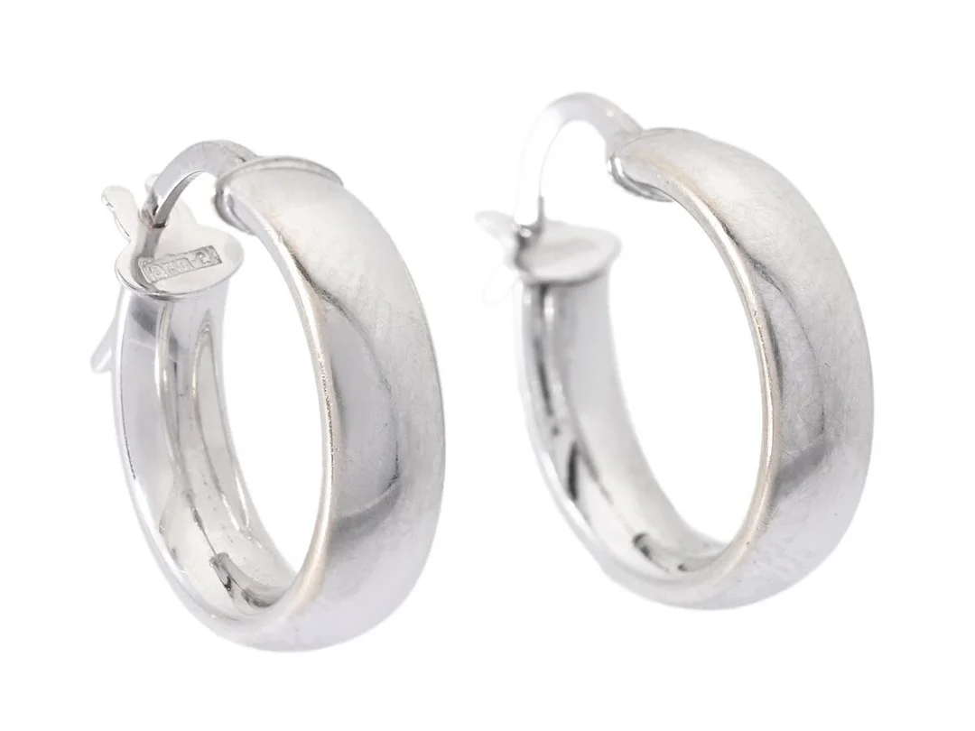 ÖRHÄNGEN, 18K vitguld, ytterdiameter 1,5 cm, stängbara stift, vikt ca 1,6 g. — Smycken/Örringar — Kaplans