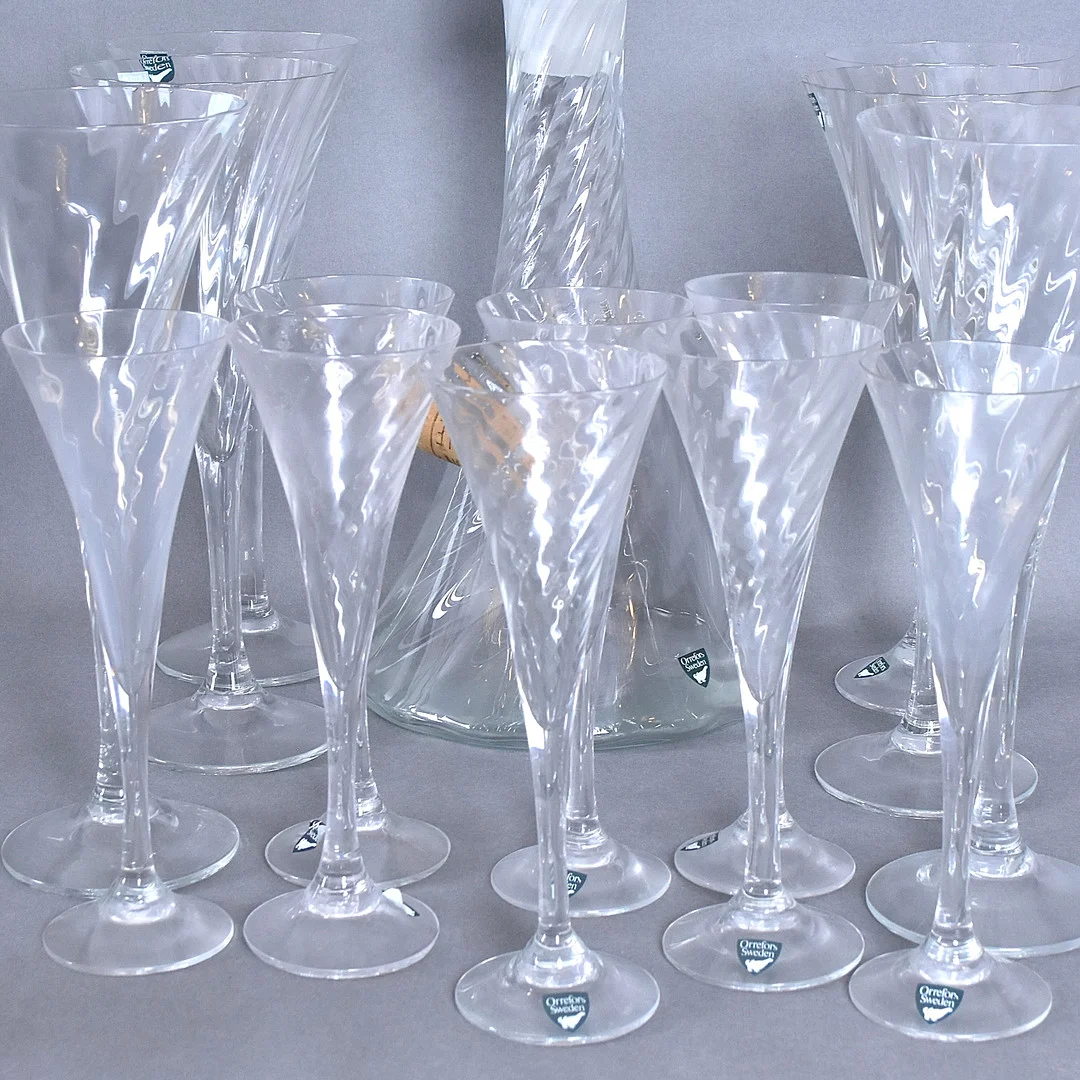 GUNNAR CYRÉN. glasservis, 16 delar, Helena. — Tableware — Halmstads Auktionskammare