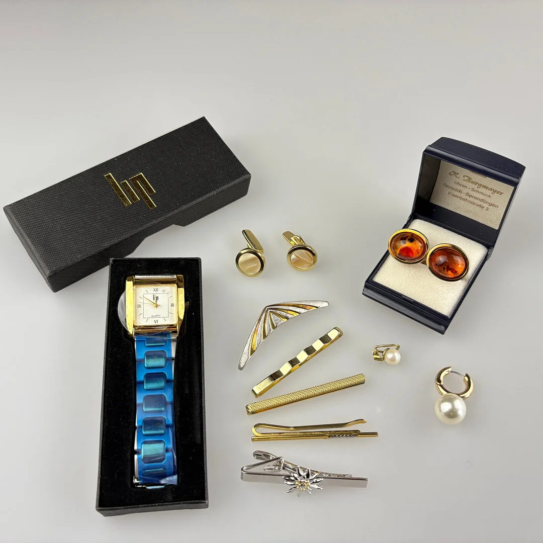 Konvolut Schmuck und Uhr, 10-teilig. — Jewellery — Auktionshaus Blank