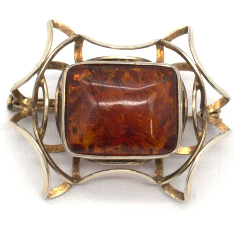 ANTIKE FISCHLAND BROSCHE, BERNSTEIN CABOCHON, DURCHBROCHENE FASSUNG, 835 SILBER. — Brooches & Pendants — Kunst- und Auktionshaus Kleinhenz