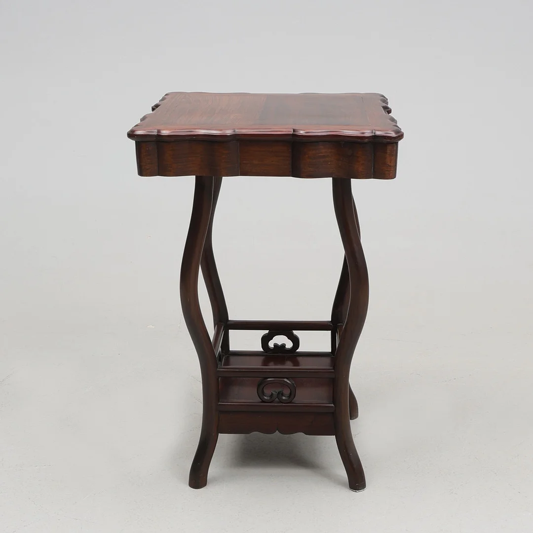 BORD. Sideboard, ruyi-dekor, Kina. — Tables — Gomér & Andersson Jönköping