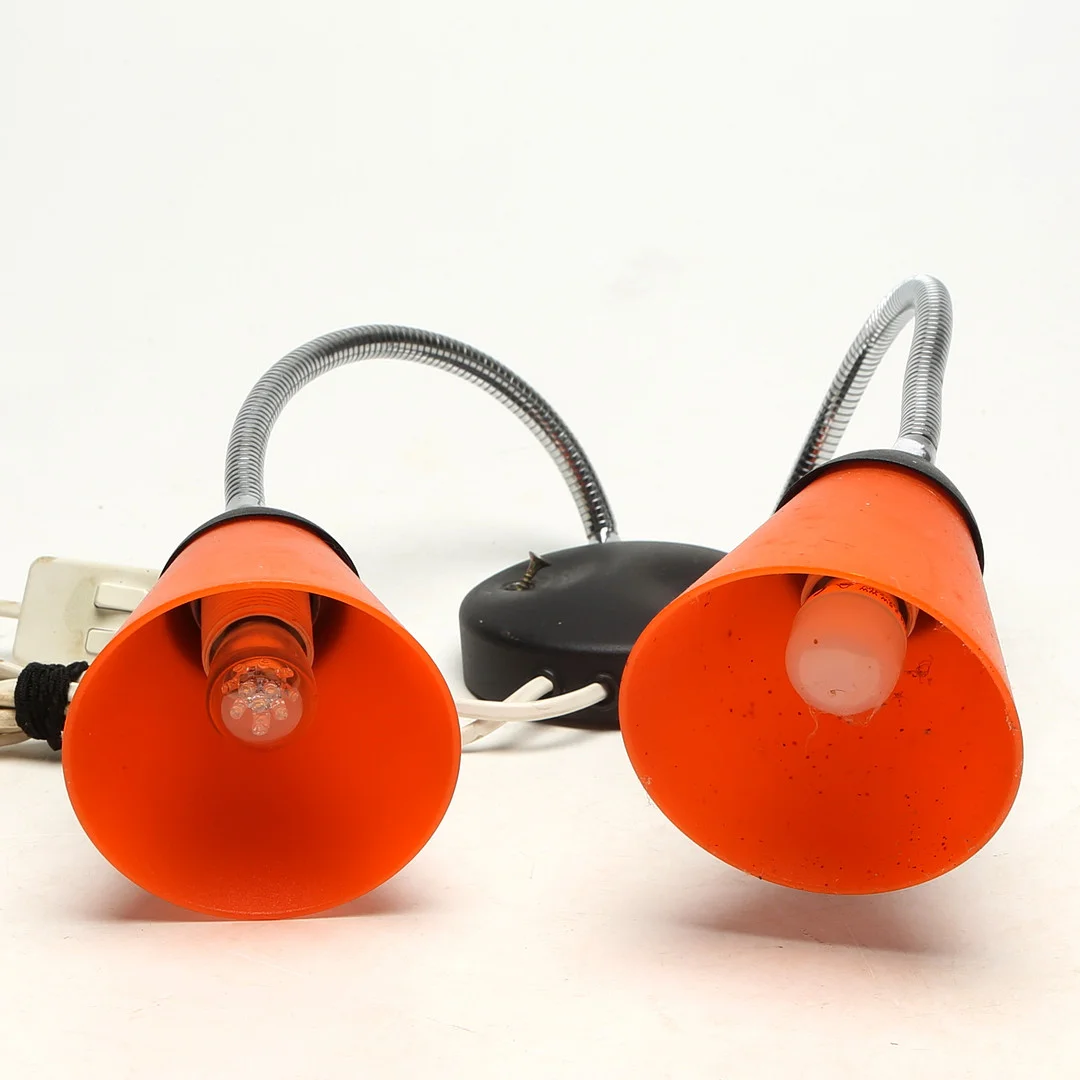 VÄGGLAMPA, metall/plast. — Wall Lights — Kalmar Auktionsverk