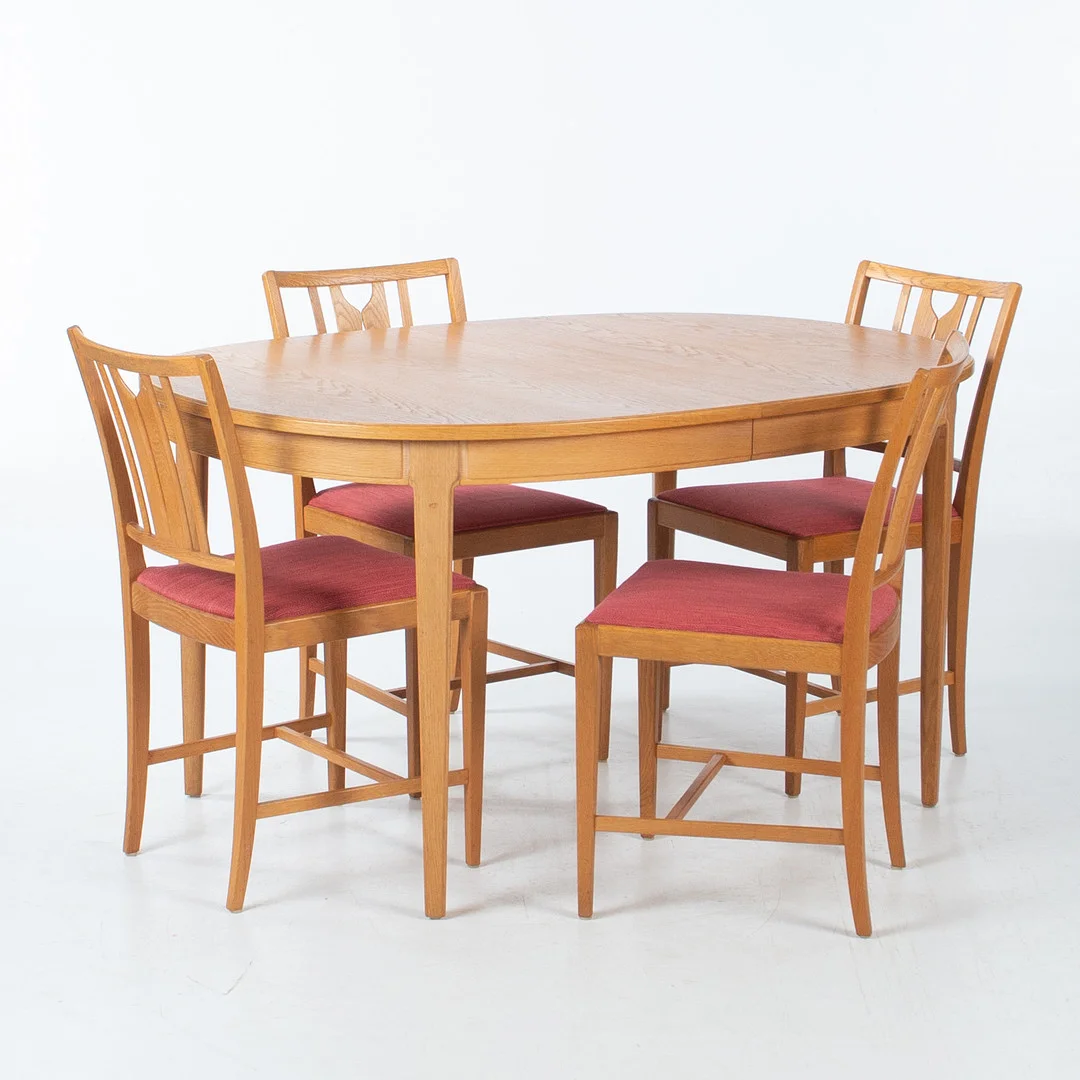 CARL MALMSTEN. MATGRUPP, 5 delar, "Ulfåsa" samt "Herrgården", Bodafors. Ek. — Dining room furniture — Laholms Auktionskammare
