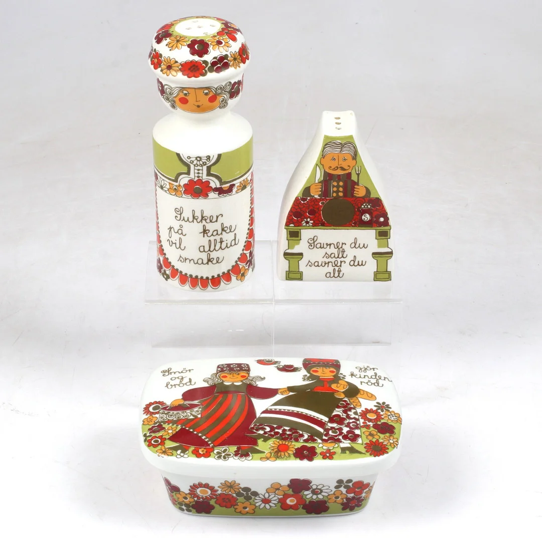SERVISDELAR, 3 delar, porslin, "Folklore" Turi design, Norge. — European — Stadsauktion Sundsvall