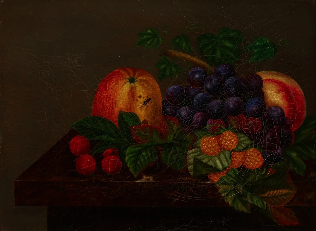 I. L. JENSENS SKOLE. HANS ART. Stilleben med bær, druer, fersken og æble med insekt, olie på lærred, usigneret, midten af 1800 tallet. — Paintings — Palsgaard Kunstauktioner