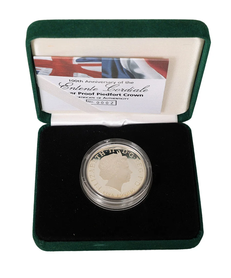 A ROYAL MINT 100TH ANNIVERSARY OF THE ENTENTE CORDIALE SILVER PROOF PIEDFORT CROWN. — Coins & Banknotes — Bishop & Miller