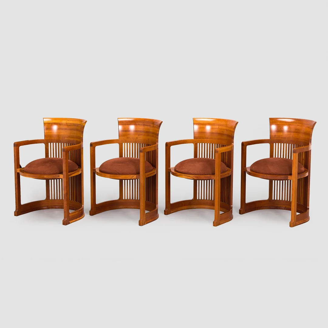Frank Lloyd Wright, karmstolar, 4 st modellnummer 606, "Barrel", Cassina. — Design/Möbler — Bukowskis