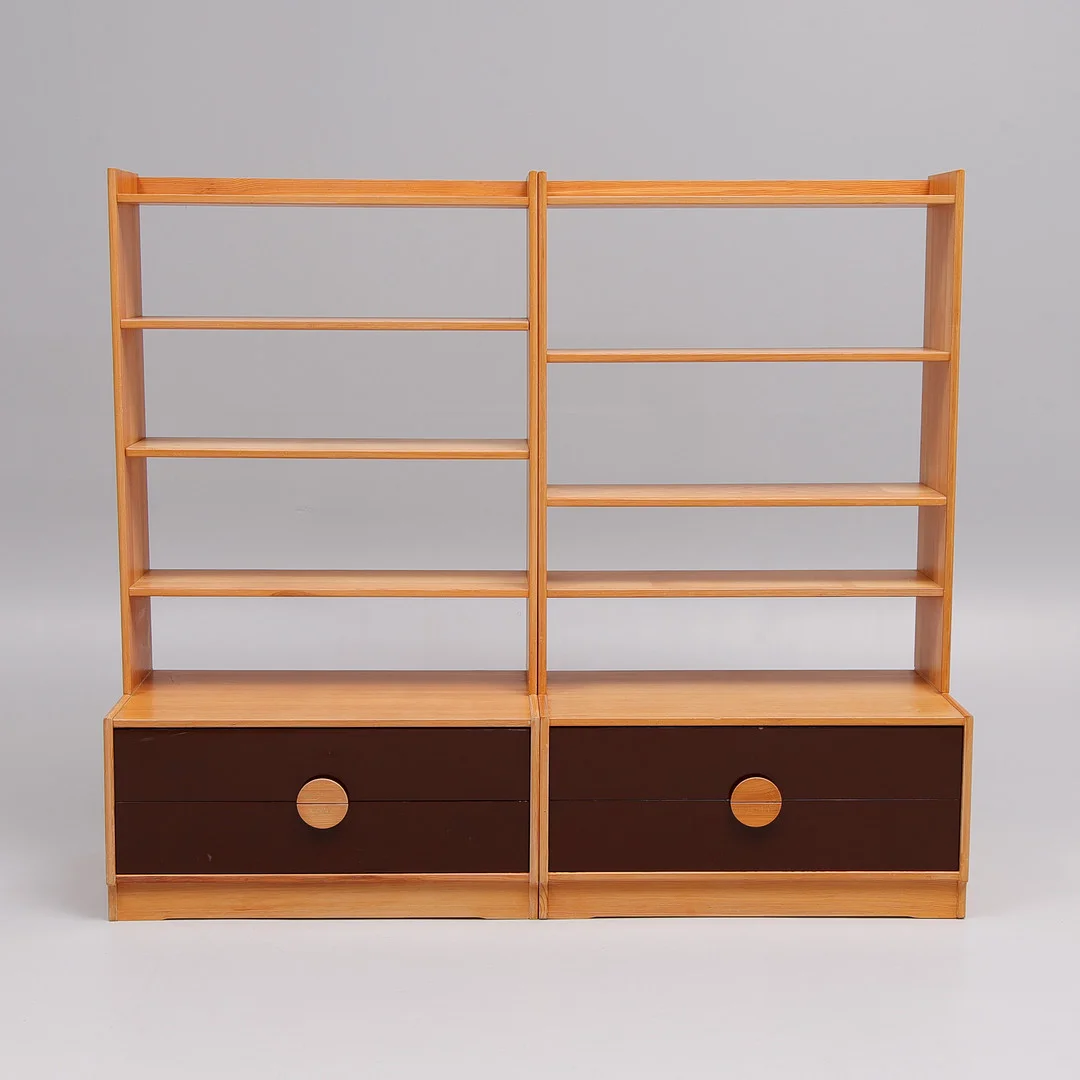 THOMAS JELINEK. Hyllsektioner med skåp,4 delar, "Flen", furu, Ikea 1974. — Cupboards, Cabinets & Shelves — Auktionsbyrån Varberg