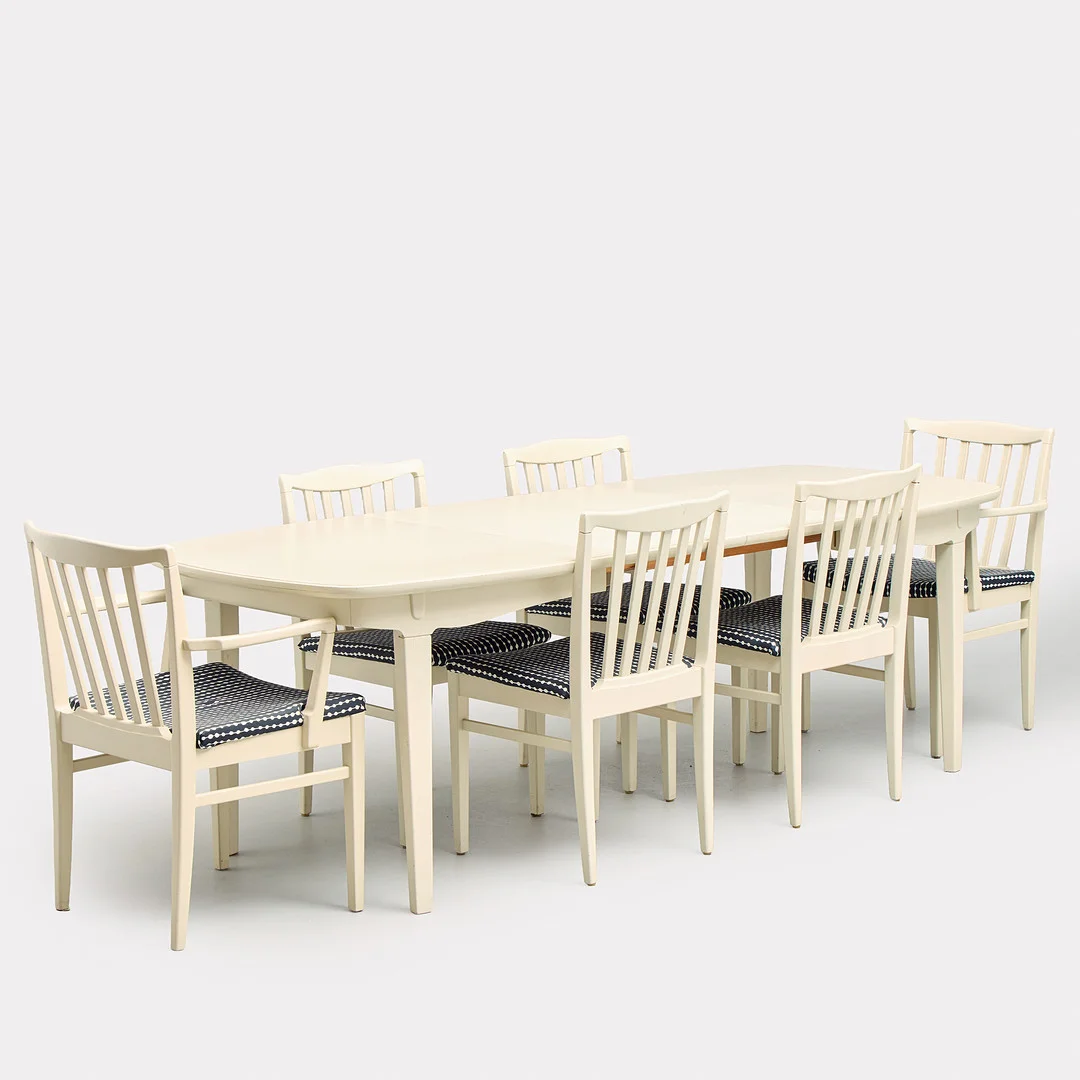 ERIK WÖRTZ. Matgrupp, "Gripsholm", bestående av 4 stolar, 2 armlänstolar, 1 bord samt 2 iläggsskivor, Ikea, 1960-tal, ". — Dining room furniture — Uppsala Auktionskammare
